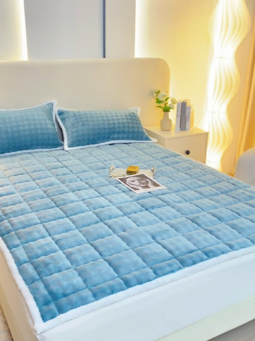 91家纺网 家纺一手货源 找家纺 正邦家纺 2024新款奶油风加厚保暖夹棉软床垫床褥床护垫 湖水蓝