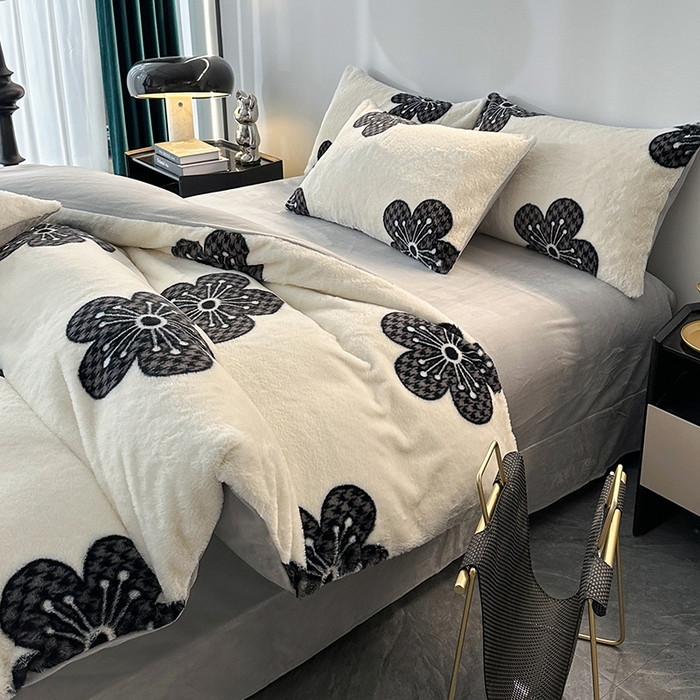 91家纺网 家纺一手货源 找家纺 富缦庭 2024新款标准8.5斤350克兔毛绒印花四件套 幸运花