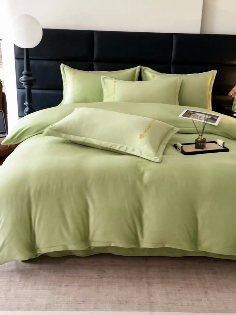 91家纺网 家纺一手货源 找家纺 神州川 2024直播爆款高克重保暖加厚纯色刺绣牛奶绒四件套- 邂逅-果绿