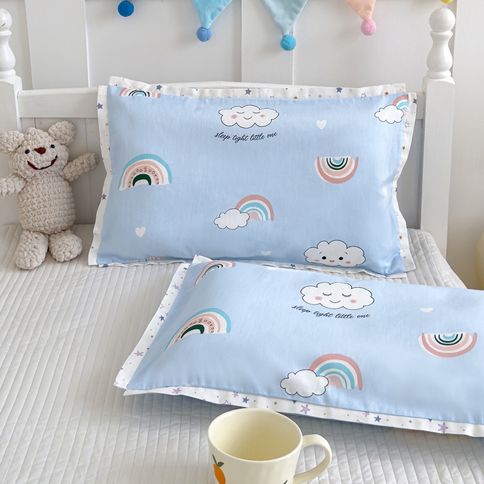 91家纺网 家纺一手货源 找家纺 2024新款A类133x72铂金全棉枕套枕头枕芯七彩童年系列 枕套+枕芯-棚拍图 彩云之巅