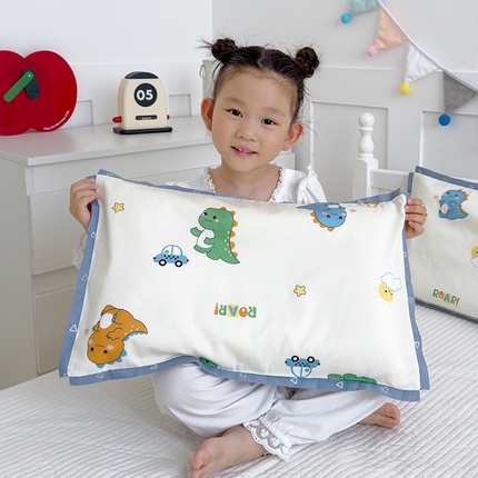 91家纺网 家纺一手货源 找家纺 2024新款A类133x72铂金全棉枕套枕头枕芯七彩童年系列 枕套+枕芯-棚拍图 小胖龙