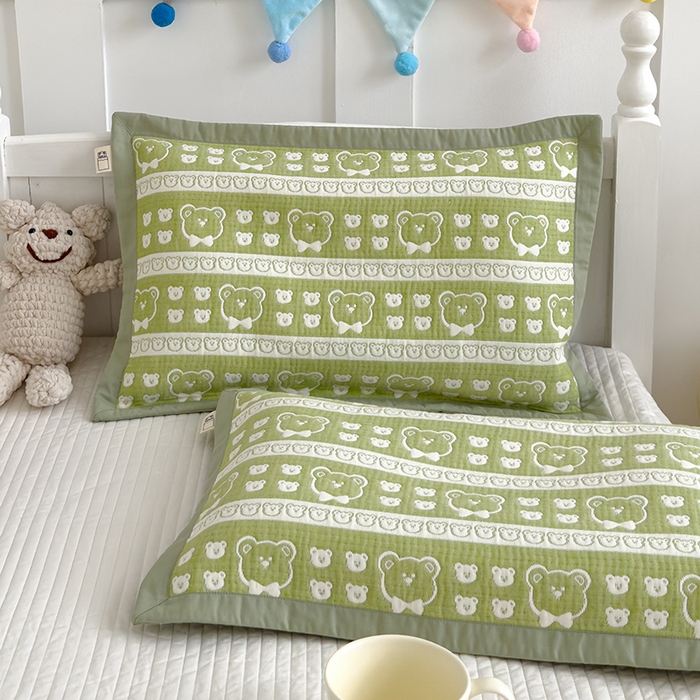 91家纺网 家纺一手货源 找家纺 2024新品色织立体提花全棉三层纱布夹棉枕套 小熊-绿