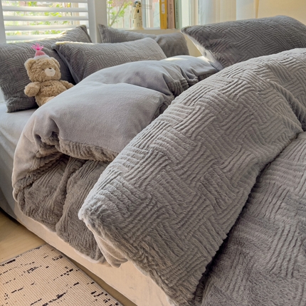 91家纺网 家纺一手货源 找家纺 N先生 2024新款兔毛绒牛奶绒四件套-罗拉系列 罗拉-灰