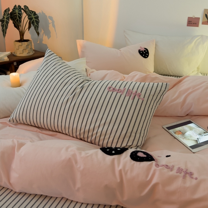 91家纺网 家纺一手货源 找家纺 洋铭区（原狠狠爱）2024新款水洗棉毛巾绣四件套 元气莓莓