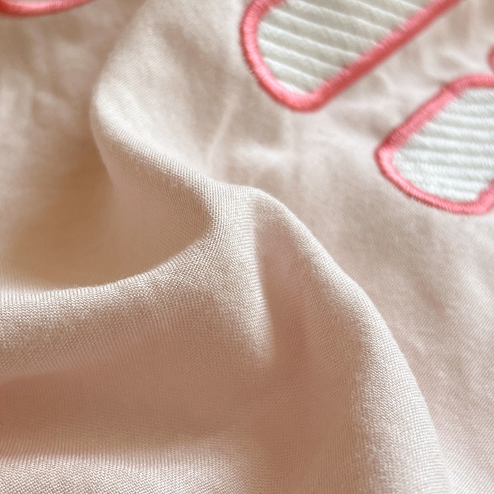 91家纺网 家纺一手货源 找家纺 梦舒羽 2025新款ins卡通可爱小狗刺绣水洗棉磨毛学生宿舍三件套居家四件套 小博美-少女粉