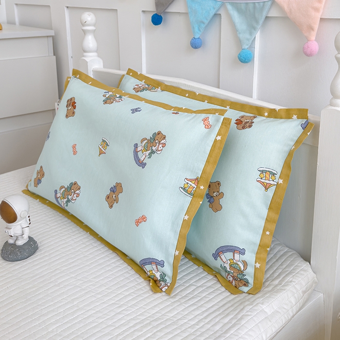 91家纺网 家纺一手货源 找家纺 2024新款A类133x72铂金全棉枕套枕头枕芯七彩童年系列 枕套+枕芯-棚拍图 旋转木马