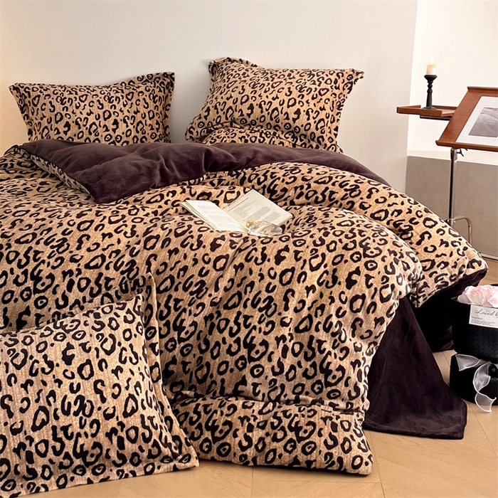 91家纺网 家纺一手货源 找家纺 启程家纺 2024新款A类牛奶绒轻奢大牌风四件套 豹纹