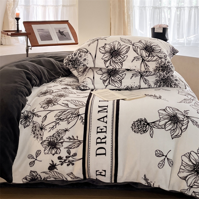 91家纺网 家纺一手货源 找家纺 启程家纺 2024新款A类牛奶绒轻奢大牌风四件套 黑白荷花