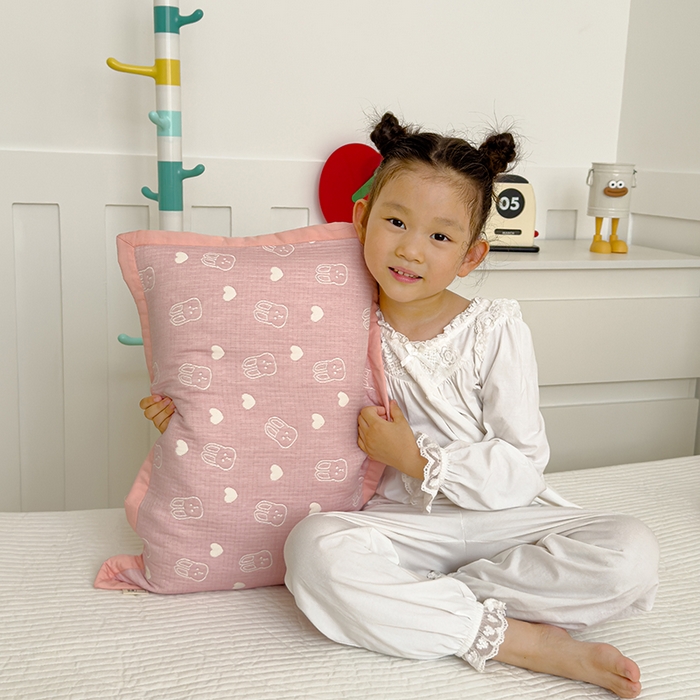 91家纺网 家纺一手货源 找家纺 2024新品色织立体提花全棉三层纱布夹棉枕套 小兔-粉