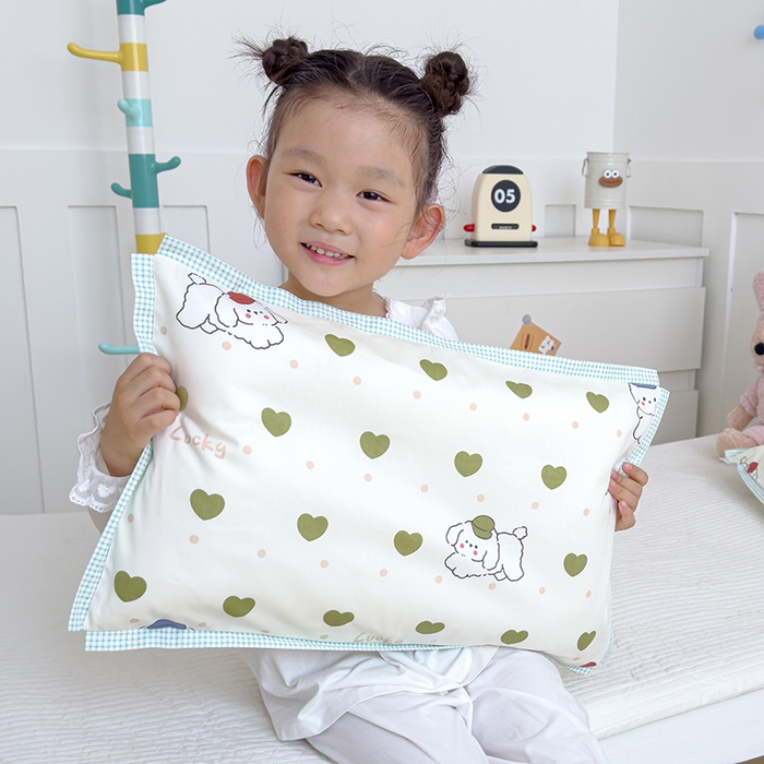 91家纺网 家纺一手货源 找家纺 2024新款A类133x72铂金全棉枕套枕头枕芯七彩童年系列 枕套+枕芯-棚拍图 嘟嘟狗