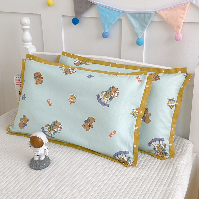 91家纺网 家纺一手货源 找家纺 2024新款A类133x72铂金全棉枕套枕头枕芯七彩童年系列 枕套+枕芯-棚拍图 旋转木马