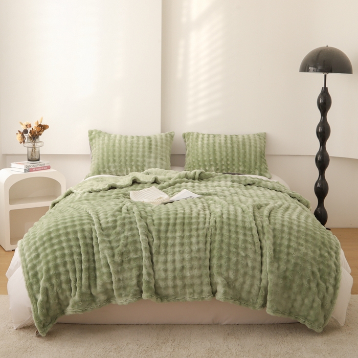 91家纺网 家纺一手货源 找家纺 同田家纺  2024新款A类纯色兔绒毛毯 清新绿