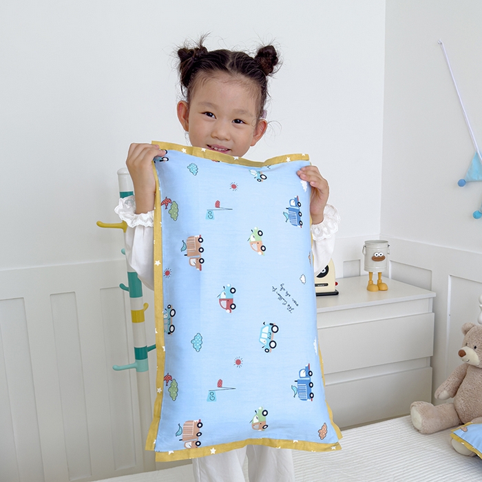 91家纺网 家纺一手货源 找家纺 2024新款A类133x72铂金全棉枕套枕头枕芯七彩童年系列 枕套+枕芯-棚拍图 汽车之家