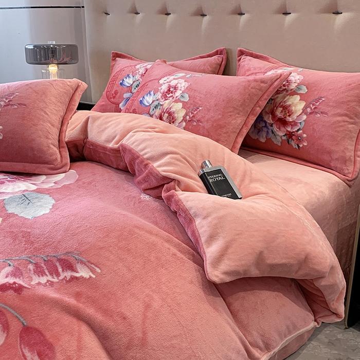 91家纺网 家纺一手货源 找家纺 喜梦缘 2025新款大版花卉牛奶绒四件套 闭月羞花