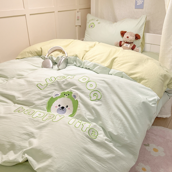 91家纺网 家纺一手货源 找家纺 梦舒羽 2025新款ins卡通可爱小狗刺绣水洗棉磨毛学生宿舍三件套居家四件套 小萨摩-果绿