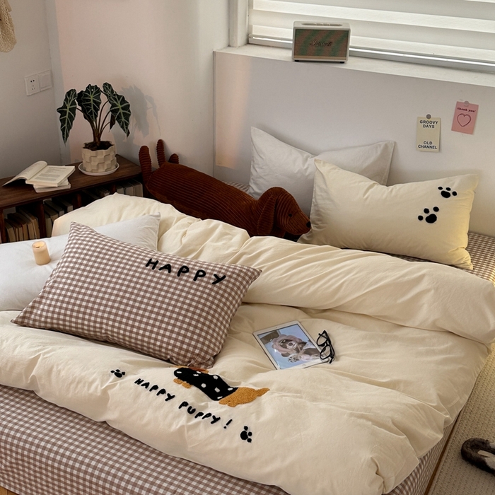 91家纺网 家纺一手货源 找家纺 洋铭区（原狠狠爱）2024新款水洗棉毛巾绣四件套 腊肠小狗狗