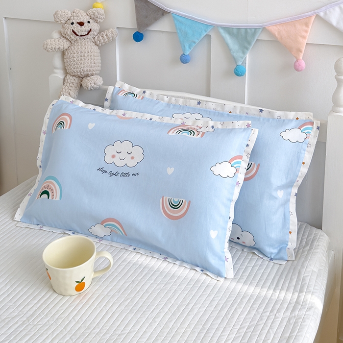 91家纺网 家纺一手货源 找家纺 2024新款A类133x72铂金全棉枕套枕头枕芯七彩童年系列 枕套+枕芯-棚拍图 彩云之巅