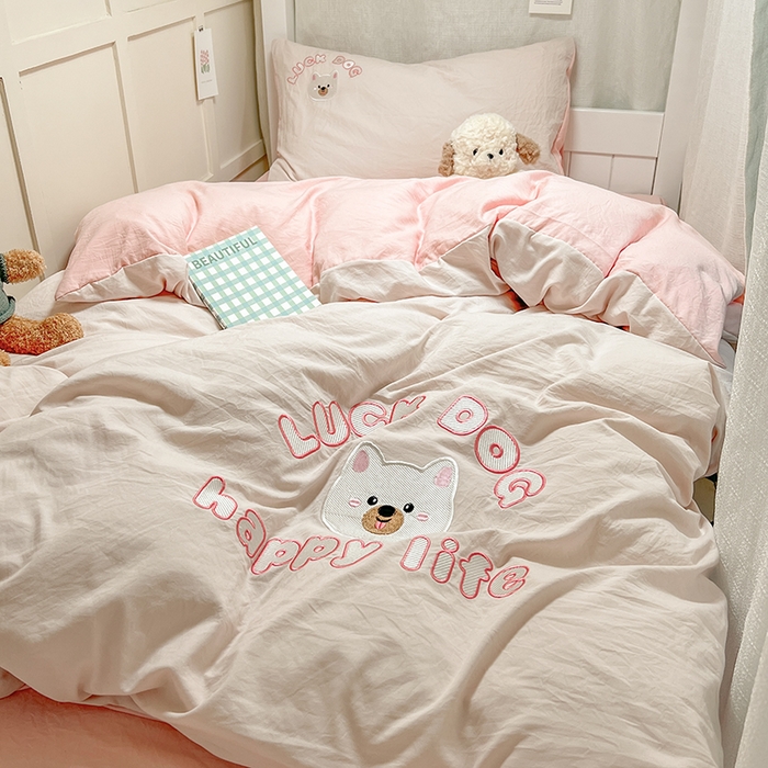 91家纺网 家纺一手货源 找家纺 梦舒羽 2025新款ins卡通可爱小狗刺绣水洗棉磨毛学生宿舍三件套居家四件套 小博美-少女粉