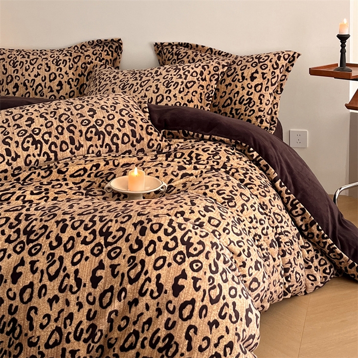 91家纺网 家纺一手货源 找家纺 启程家纺 2024新款A类牛奶绒轻奢大牌风四件套 豹纹