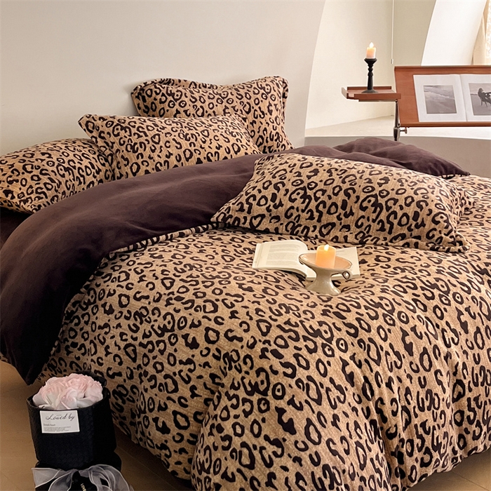 91家纺网 家纺一手货源 找家纺 启程家纺 2024新款A类牛奶绒轻奢大牌风四件套 豹纹