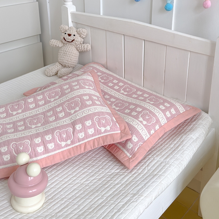 91家纺网 家纺一手货源 找家纺 2024新品色织立体提花全棉三层纱布夹棉枕套 小熊-粉