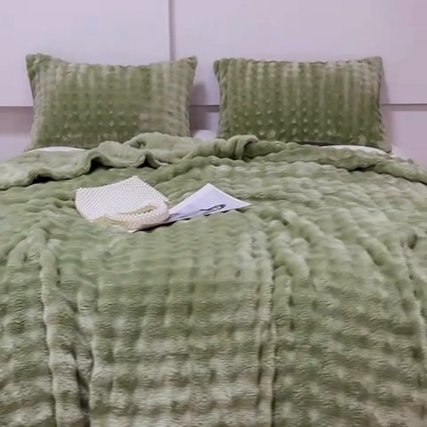 91家纺网 家纺一手货源 找家纺 同田家纺  2024新款A类纯色兔绒毛毯 清新绿