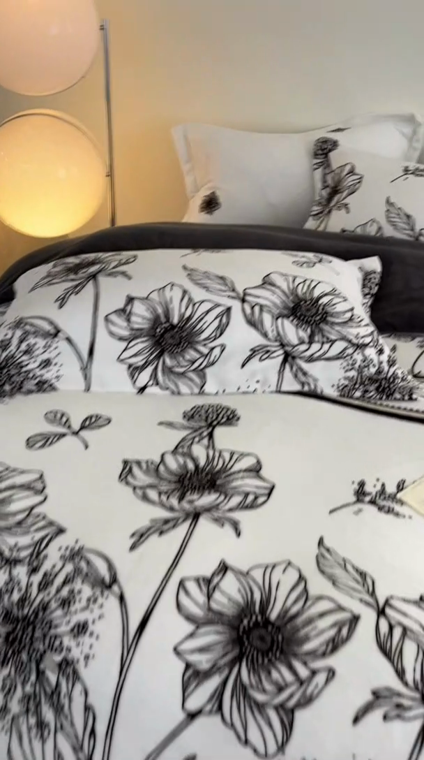 91家纺网 家纺一手货源 找家纺 启程家纺 2024新款A类牛奶绒轻奢大牌风四件套 黑白荷花