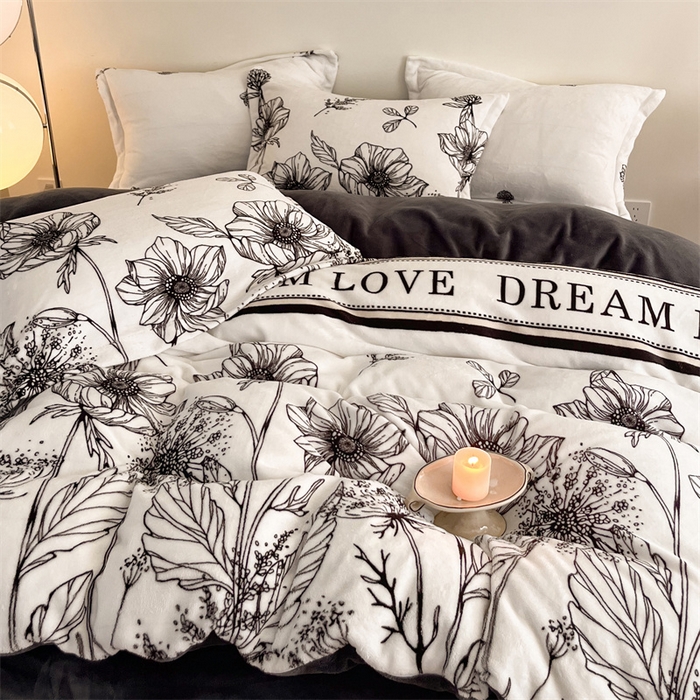 91家纺网 家纺一手货源 找家纺 启程家纺 2024新款A类牛奶绒轻奢大牌风四件套 黑白荷花