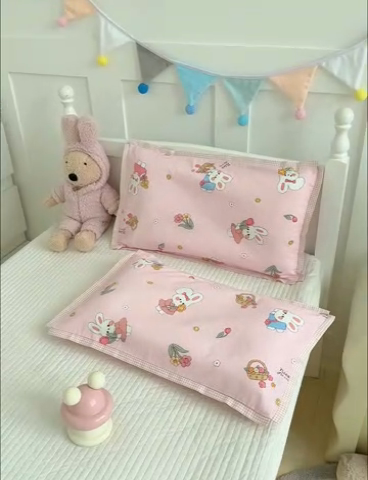 91家纺网 家纺一手货源 找家纺 2024新款A类133x72铂金全棉枕套枕头枕芯七彩童年系列 枕套+枕芯-棚拍图 仙女兔