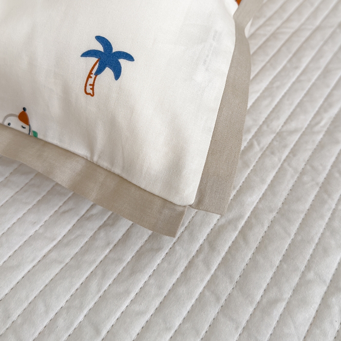 91家纺网 家纺一手货源 找家纺 2024新款A类133x72铂金全棉枕套枕头枕芯七彩童年系列 枕套+枕芯-棚拍图 恐龙印记