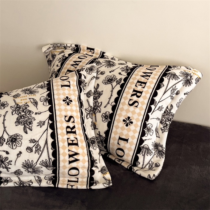 91家纺网 家纺一手货源 找家纺 启程家纺 2024新款A类牛奶绒轻奢大牌风四件套 横条字母荷花