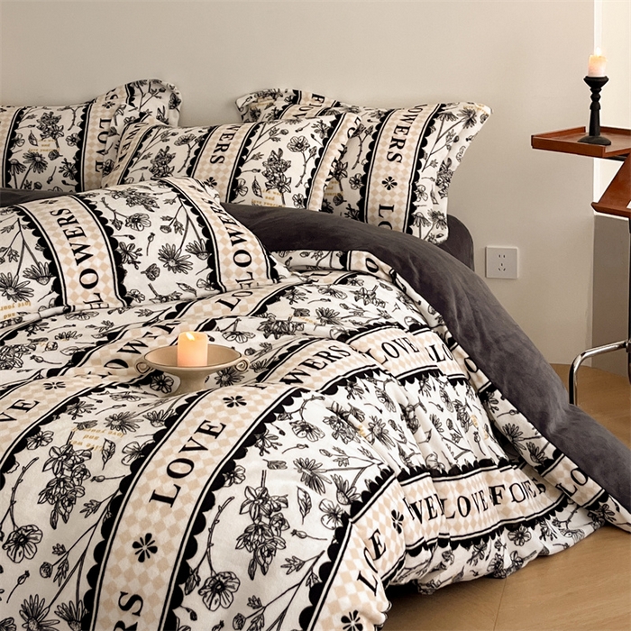 91家纺网 家纺一手货源 找家纺 启程家纺 2024新款A类牛奶绒轻奢大牌风四件套 横条字母荷花