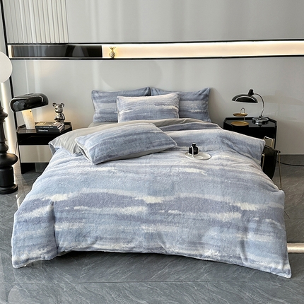 91家纺网 家纺一手货源 找家纺 富缦庭 2024新款标准8.5斤350克兔毛绒印花四件套 暮色烟云-灰