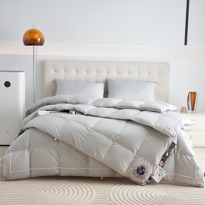 91家纺网 家纺一手货源 找家纺 （总）岚司羽 2024新款全棉95%优质白鹅绒抗菌子母被--净版