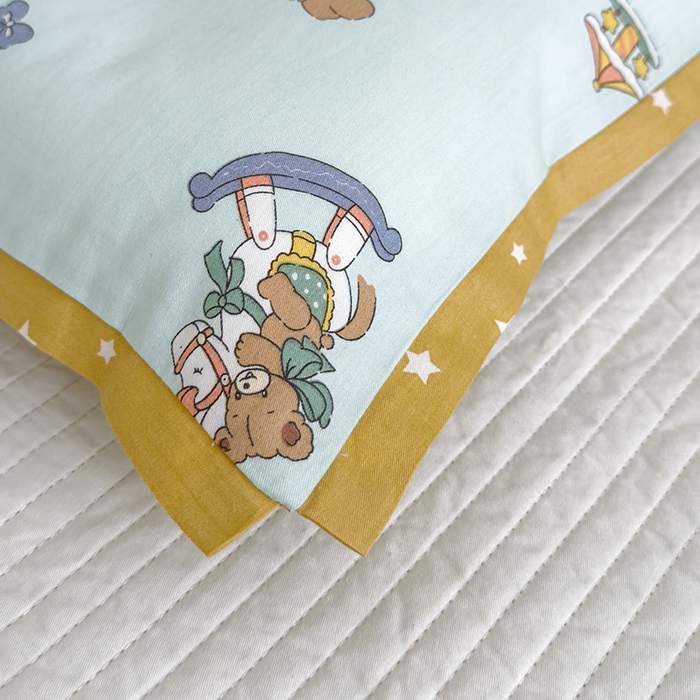 91家纺网 家纺一手货源 找家纺 2024新款A类133x72铂金全棉枕套枕头枕芯七彩童年系列 枕套+枕芯-棚拍图 旋转木马