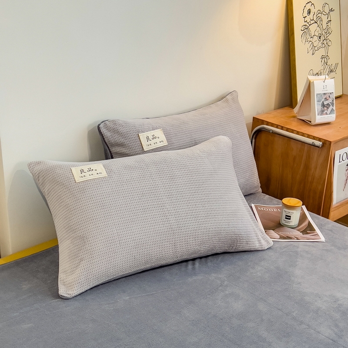 91家纺网 家纺一手货源 找家纺 丝羽坊 2024新款高克重3D立体雕花提花牛奶绒四件套 华夫格-浅灰