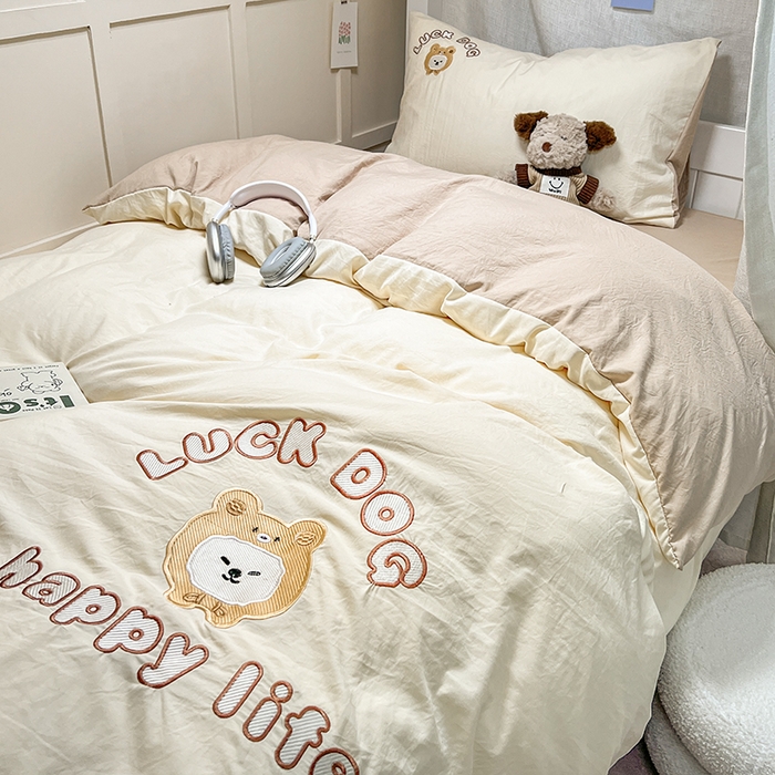 91家纺网 家纺一手货源 找家纺 梦舒羽 2025新款ins卡通可爱小狗刺绣水洗棉磨毛学生宿舍三件套居家四件套 小比熊-卡其