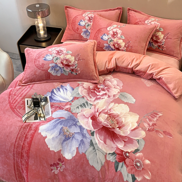 91家纺网 家纺一手货源 找家纺 喜梦缘 2025新款大版花卉牛奶绒四件套 闭月羞花