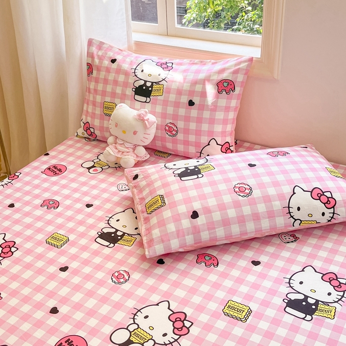 91家纺网 家纺一手货源 找家纺 博雅 2024新款三丽鸥卡通系列全棉印花床笠 粉格KT