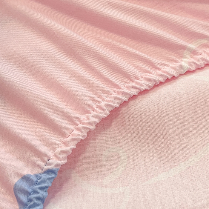 91家纺网 家纺一手货源 找家纺 博雅 2024新款三丽鸥卡通系列全棉印花床笠 玩偶KT