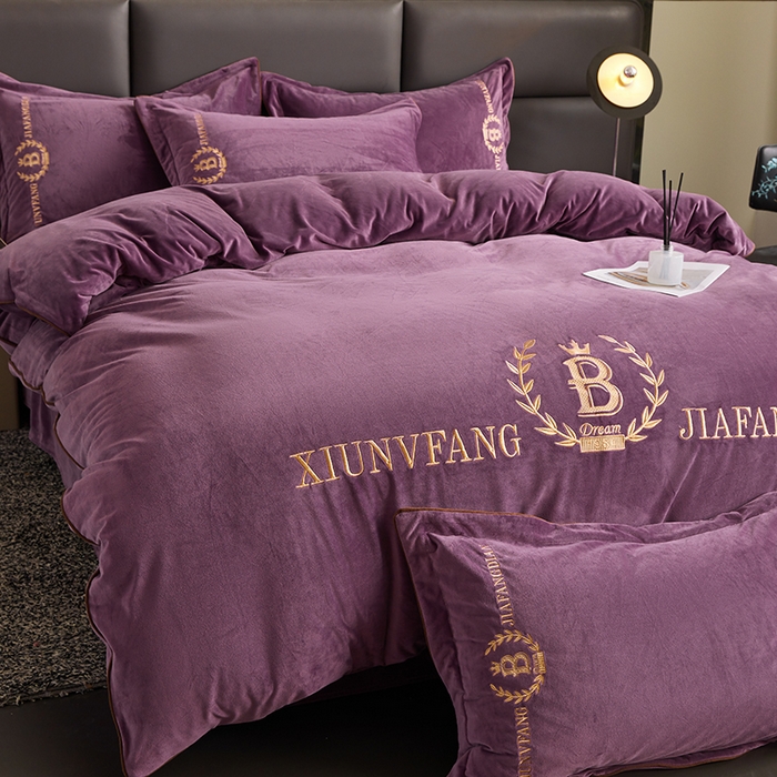 91家纺网 家纺一手货源 找家纺 绣女坊 2024新款高克重宝宝绒四件套 眷恋-紫色