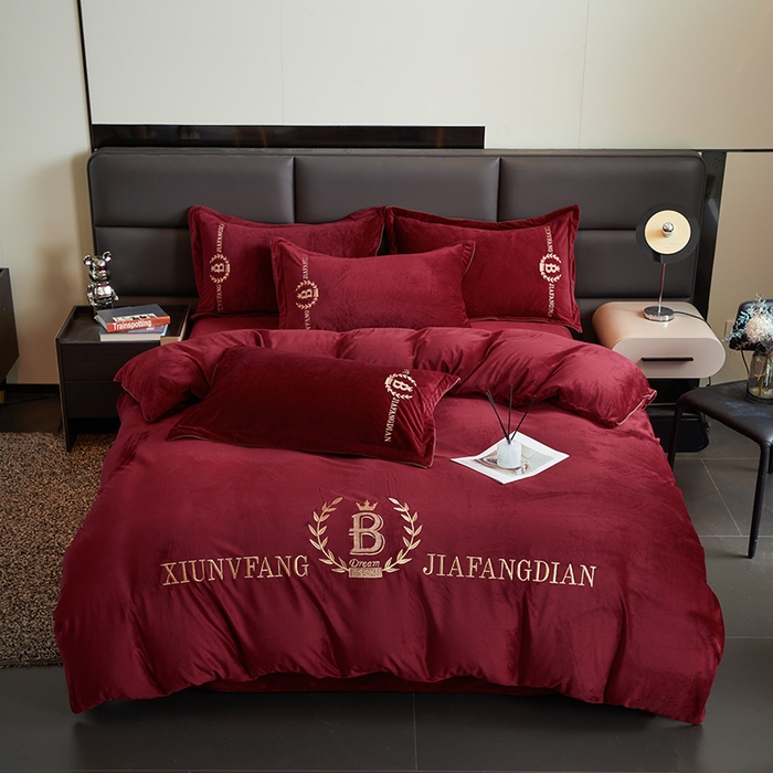 91家纺网 家纺一手货源 找家纺 绣女坊 2024新款高克重宝宝绒四件套 眷恋-酒红色