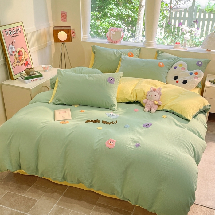 91家纺网 家纺一手货源 找家纺 葡萄家 2024新款毛巾绣水洗云朵棉萌系小怪兽四件套 小怪兽-黄绿