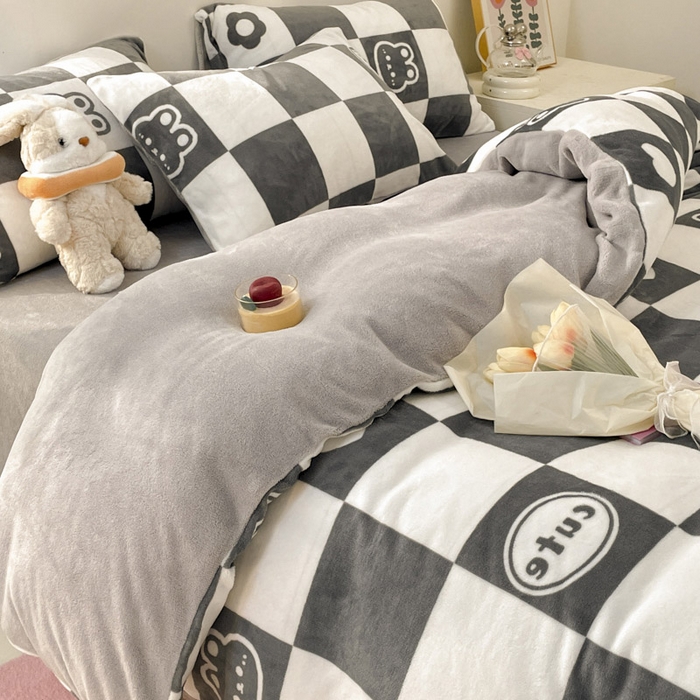 91家纺网 家纺一手货源 找家纺 莱米家纺 2024新款7斤重牛奶绒卡通小版四件套系列 简单时尚