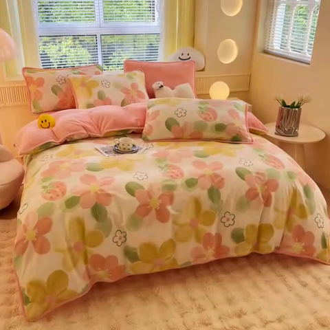 91家纺网 家纺一手货源 找家纺 2024新款全棉加牛奶绒四件套单被套系列-四件套 笑脸草莓