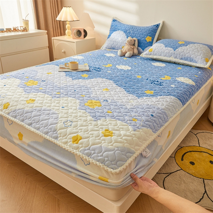 91家纺网 家纺一手货源 找家纺 兄弟坊 2024新款牛奶绒印花床护垫床笠 床垫保护套 云朵-床笠款