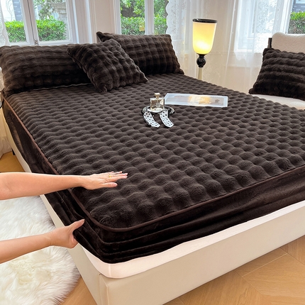 91家纺网 家纺一手货源 找家纺 圣比熊 2025新款兔毛绒床笠水晶绒床垫保护套牛奶绒床垫套 咖啡色