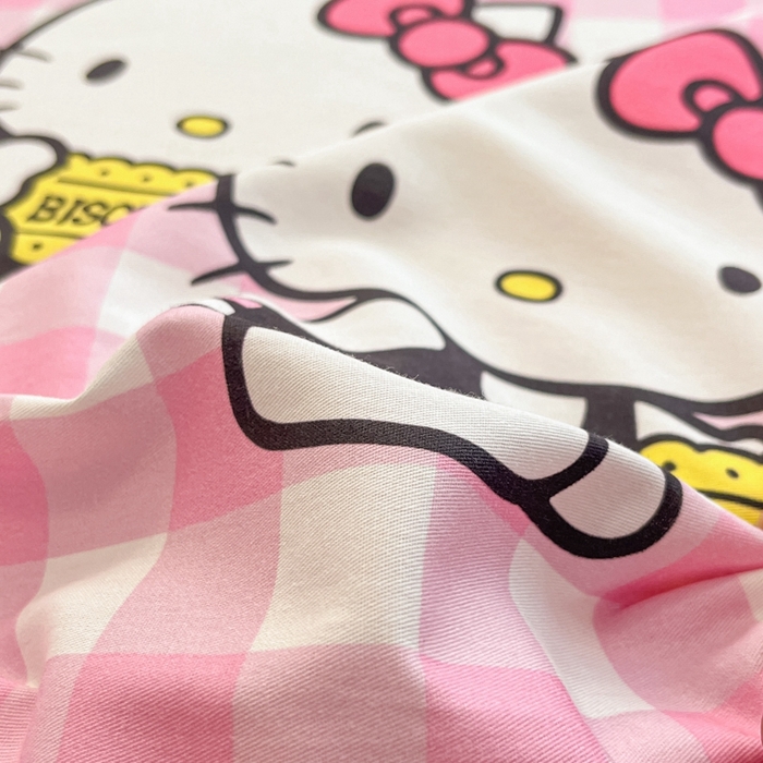 91家纺网 家纺一手货源 找家纺 博雅 2024新款三丽鸥卡通系列全棉印花床笠 小粉格KT