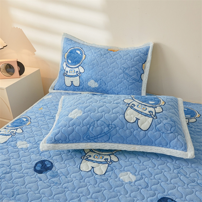 91家纺网 家纺一手货源 找家纺 兄弟坊 2024新款牛奶绒印花床护垫床笠 床垫保护套 宇航员-床笠款