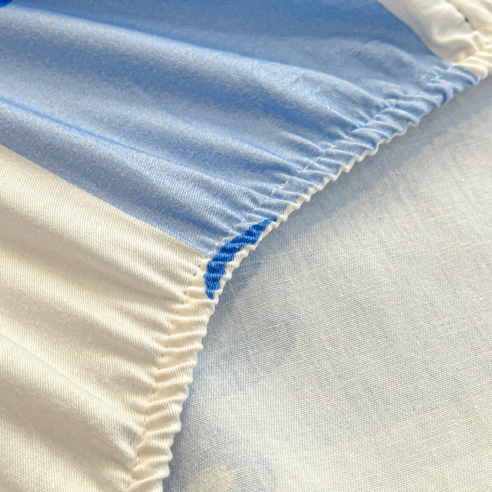 91家纺网 家纺一手货源 找家纺 博雅 2024新款三丽鸥卡通系列全棉印花床笠 蓝条纹玉桂狗